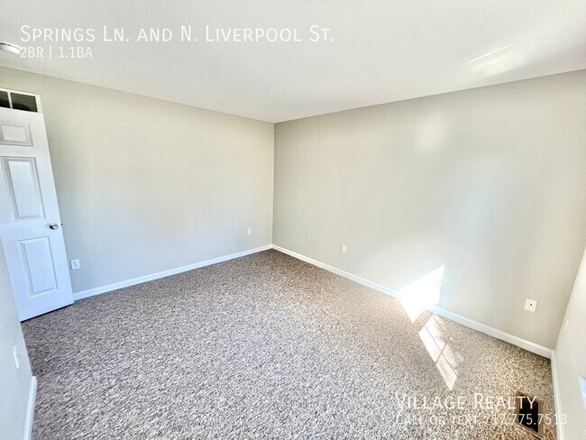 Building Photo - 215 Springs Ln