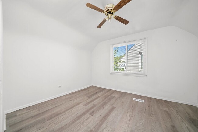 Building Photo - 17007 Oakwood Ave