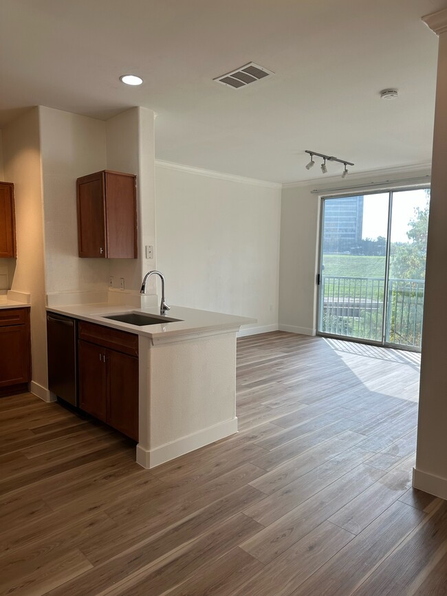 Building Photo - 330 Las Colinas Blvd E