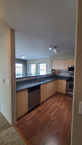 Kitchen, Dishwasher - 2824 Grand Ave