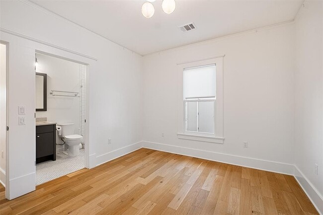 Building Photo - 2606 W 8th St