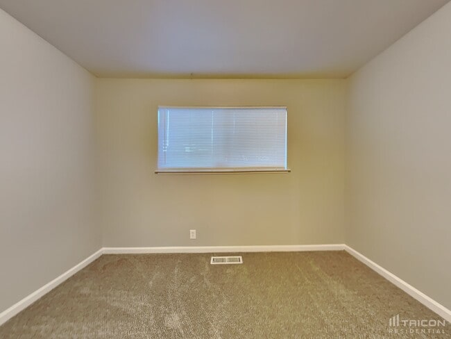 Building Photo - 809 Putnam St