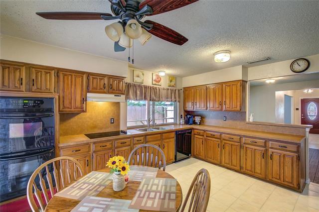 Building Photo - 2106 Briarmeadow Dr