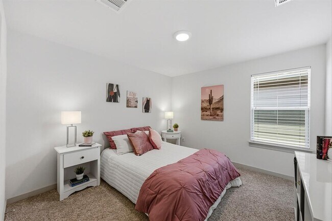 Building Photo - 7511 Traylor Cv