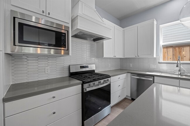 Building Photo - 1606 Westside Gardens Ln