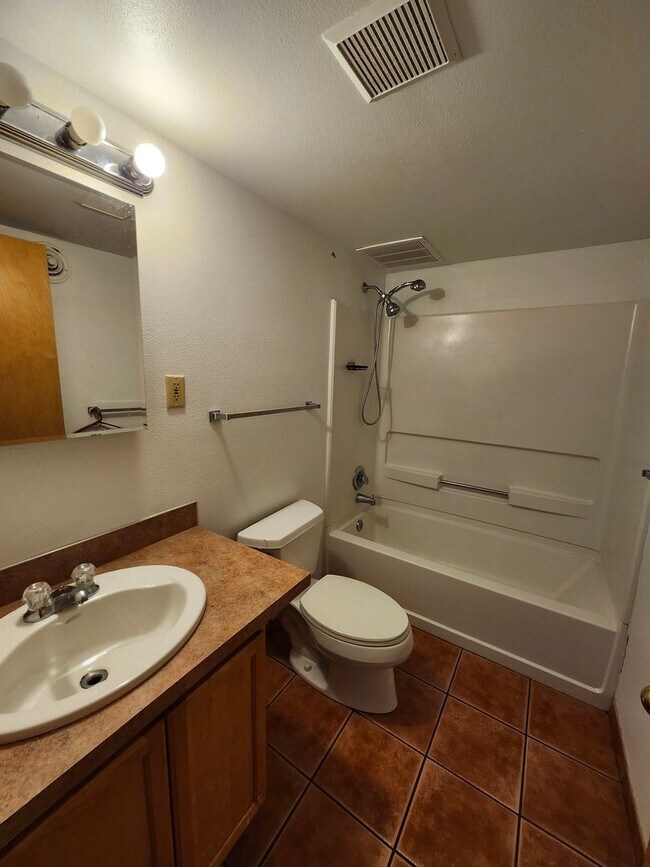 Building Photo - 1211 Torbett St