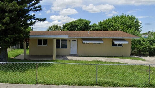 Building Photo - Large 3-2 with impact windows