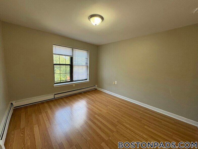 Building Photo - 757 Highland Ave