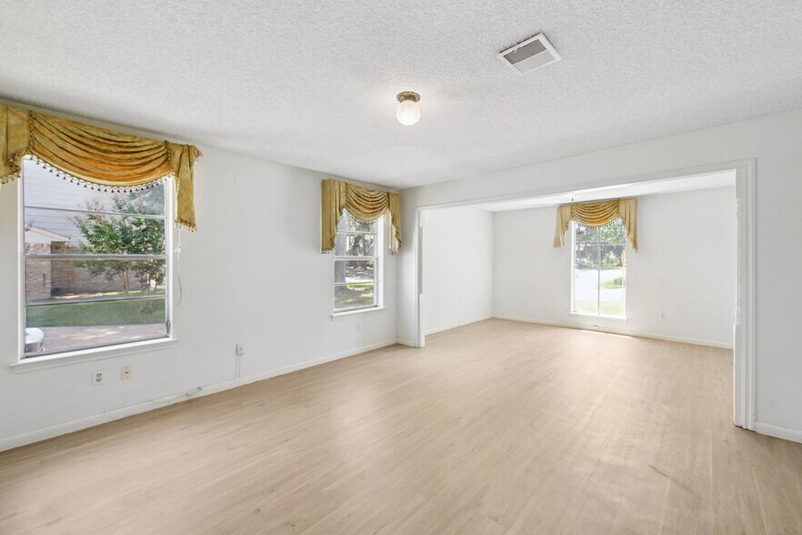 Building Photo - 5914 Havenwoods Dr