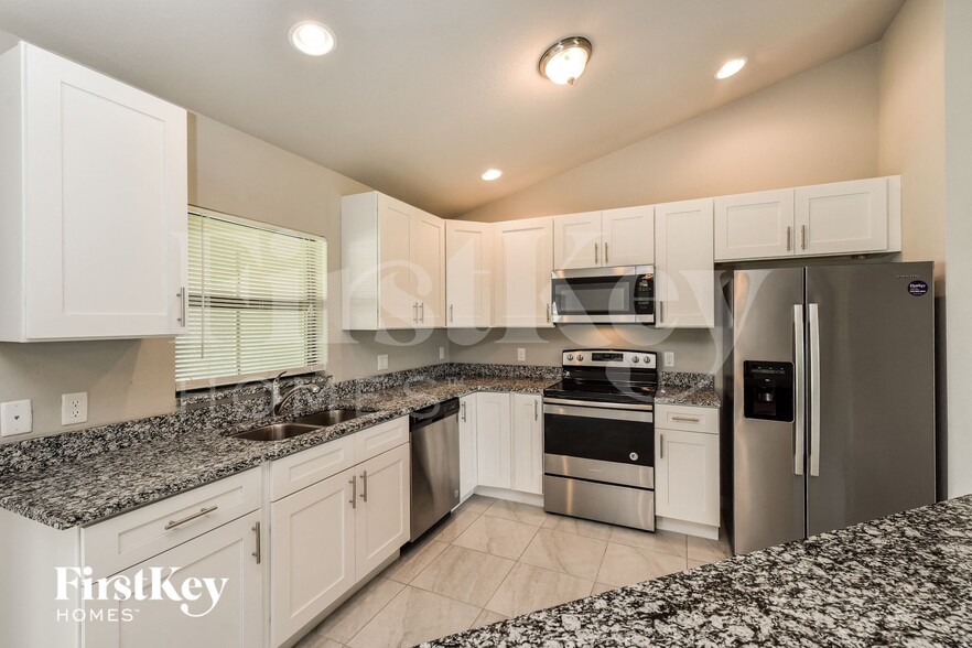 Building Photo - 1217 SW 15th St