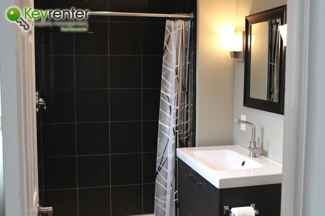 Building Photo - 6010 San Juan Ave