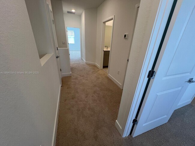 Building Photo - 109 SW 170th Ave