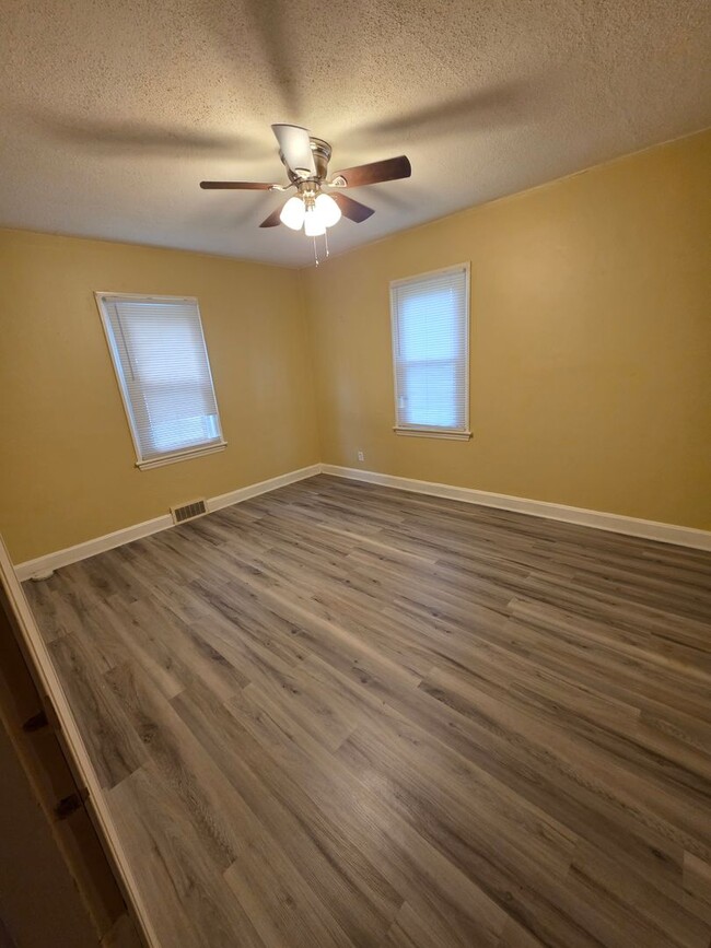 Building Photo - Cute & Cozy 2 Bedroom Home for Rent