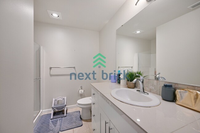 Building Photo - "Spacious 5-Bedroom Retreat with 3 Full Baths in Snohomish – 3,350 Sq Ft of Comfortable Living!"