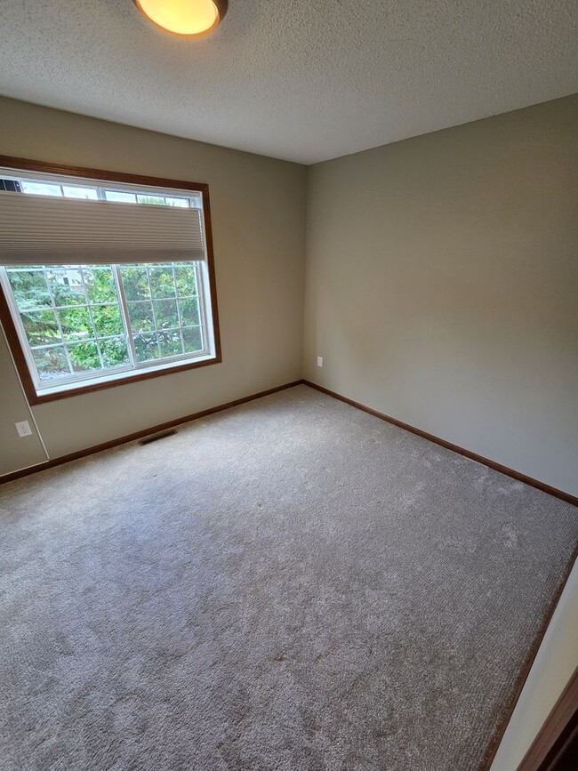 Building Photo - Stylish and Inviting; The Townhouse of Your Dreams!