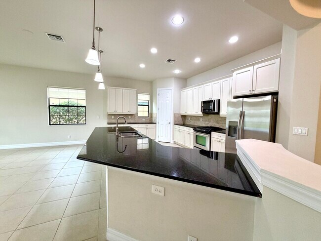 Building Photo - 2905 Siena Cir