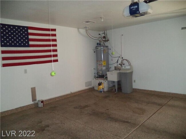 Building Photo - BEAUTIFUL FIRST FLOOR CONDO IN GATED COMMU...