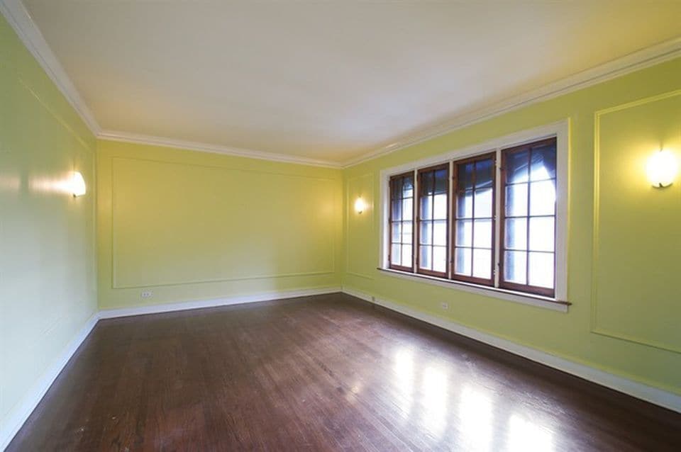 Building Photo - 2448 W Greenleaf Ave