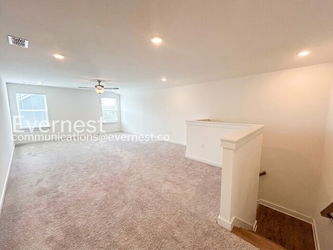 Building Photo - 3 Bed/2 Bath Home with Garage / Pet-Friendly / Available Now!