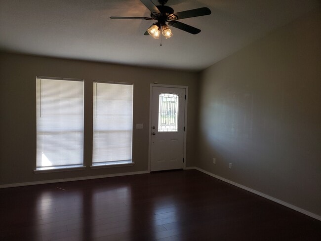 Building Photo - Nice 3 bedroom 2 bath in Farmington