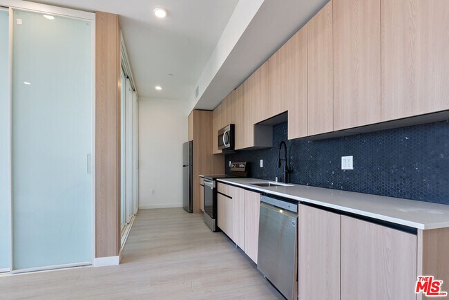 Building Photo - 1124 Normandie Ave