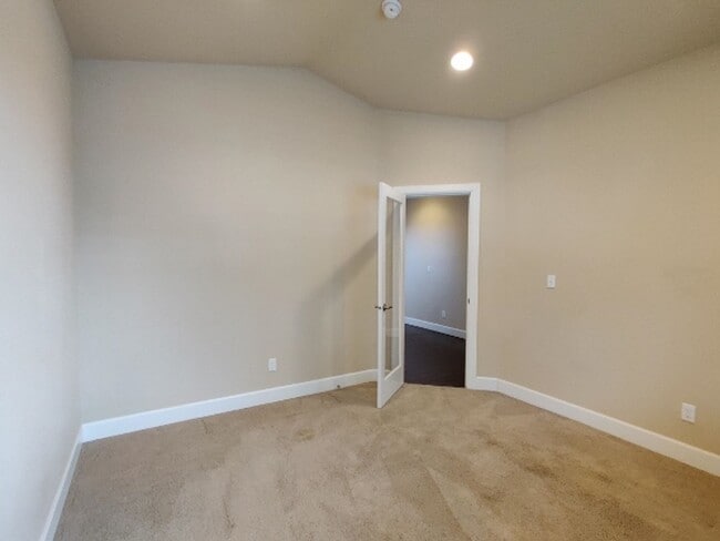 Building Photo - Beautiful Tumwater Home - 4 BD+DEN+BONUS RM