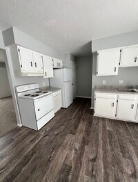 Building Photo - 5437/5439 N Linwood Ave