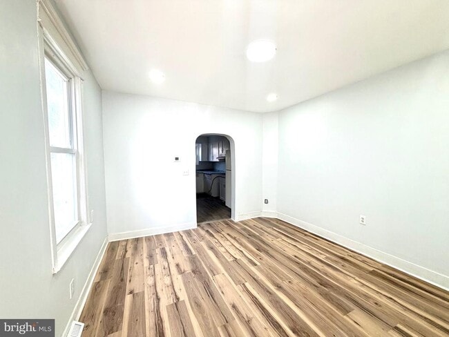 Building Photo - 726 Genesee St