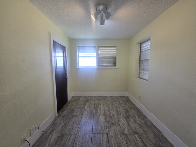 Building Photo - 3828 Avenue S 1/2