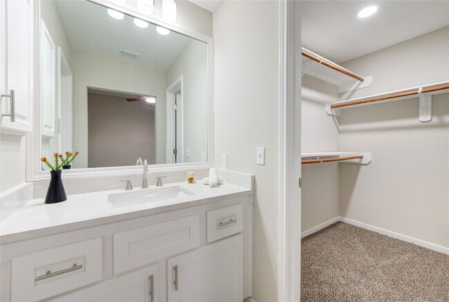 Building Photo - 11706 Canyon Breeze Dr