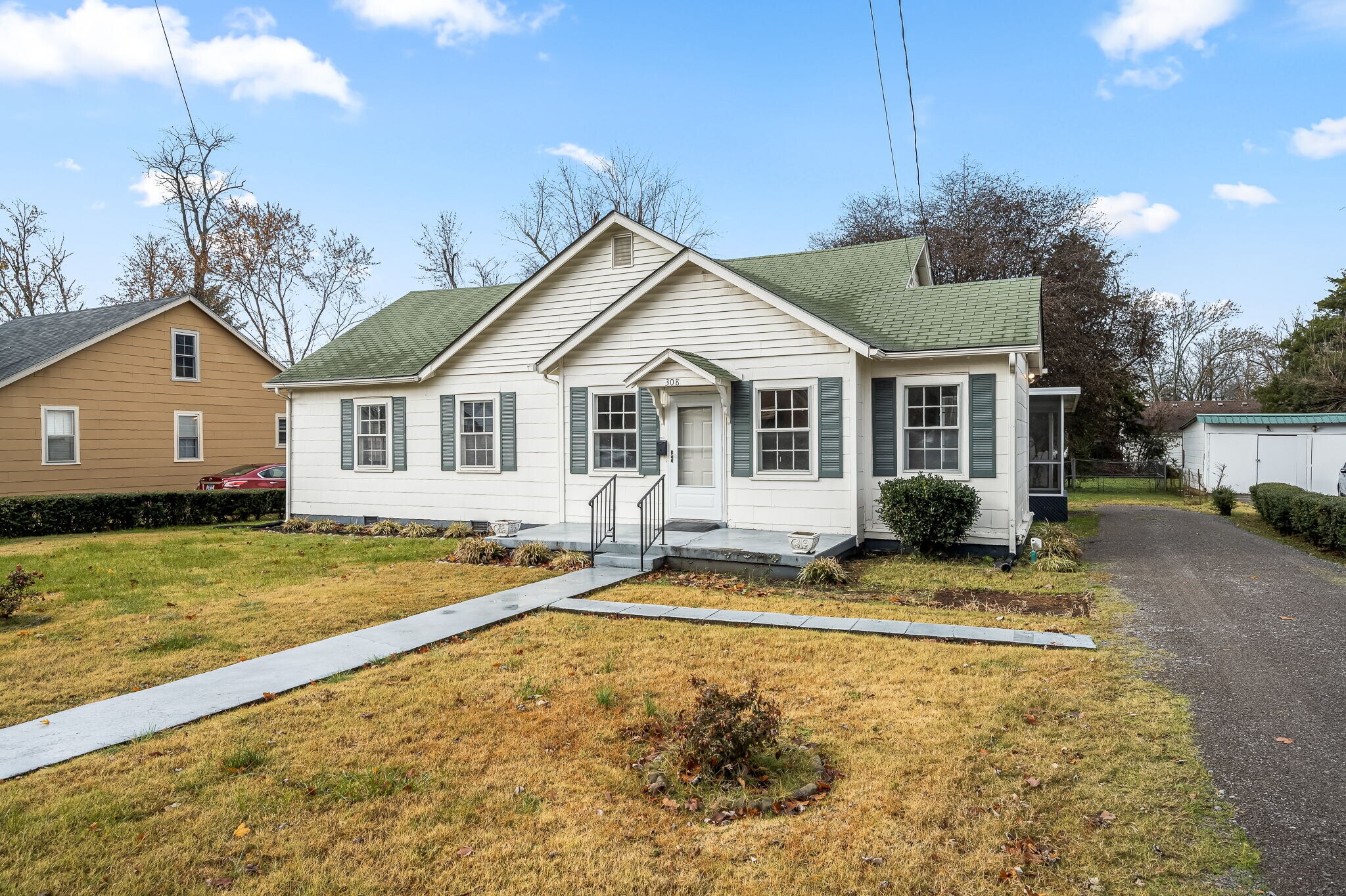 Building Photo - 308 1st Ave