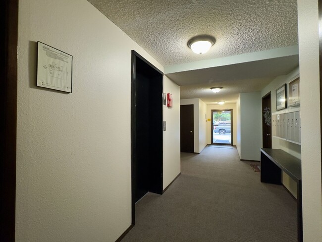 Building Photo - Nancy-Lee Apartments