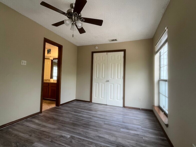 Building Photo - 6108 Abrams Rd