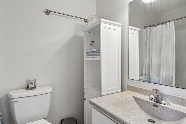 Building Photo - 341 Samoa Dr