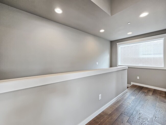 Building Photo - Modern 5-Bedroom Kirkland Home with Solar ...