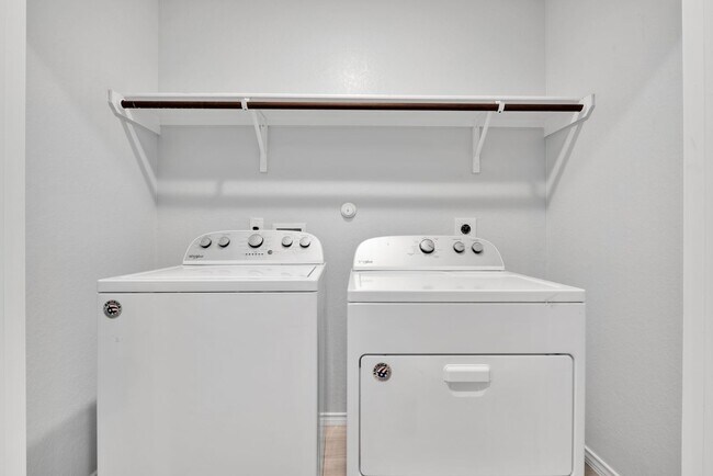 Building Photo - Charming 3 Bed 2 Bath Home near Helotes!