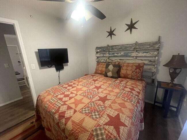 Building Photo - Recently Renovated Furnished 3 Bedroom 2 Bath Condo/ Apartment for Rent in Branson, MO