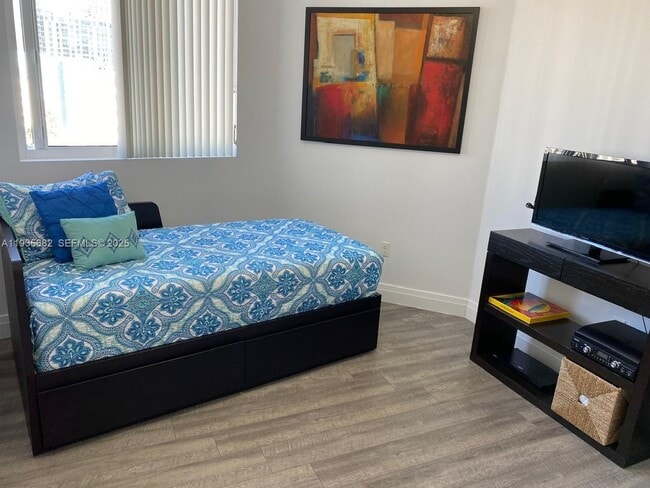 Building Photo - 601 NE 23rd St