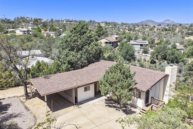 Building Photo - 3 Bedroom, 2 Bath Home with Views in Prescott!