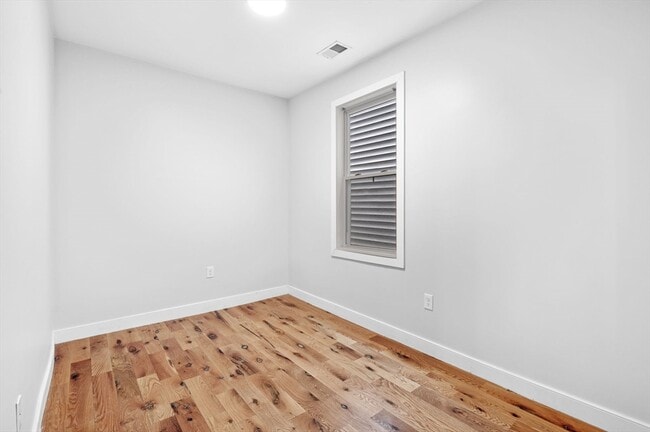 Building Photo - 283 Chelsea St