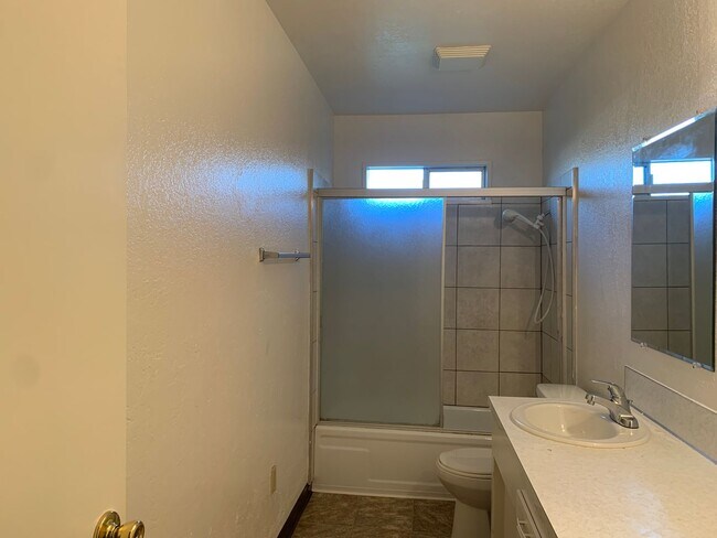 Building Photo - 4 bedroom home in convenient location on Alta Mesa Dr.