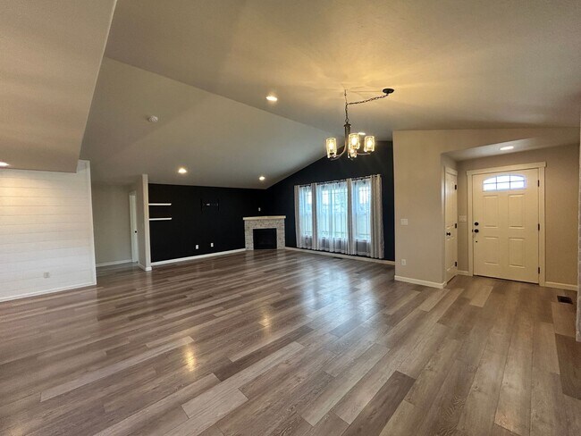 Building Photo - Corner Lot 3 Bed / 2 Bath Home with RV Parking – NW Redmond - PENDING APPLICATION