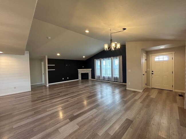 Building Photo - Corner Lot 3 Bed / 2 Bath Home with RV Parking – NW Redmond