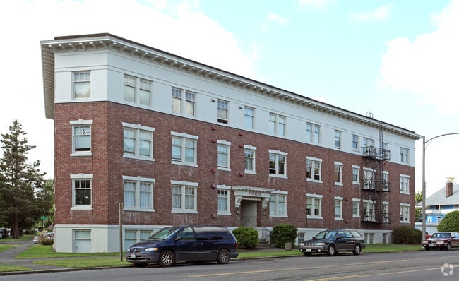 Primary Photo - The Berg Apartments