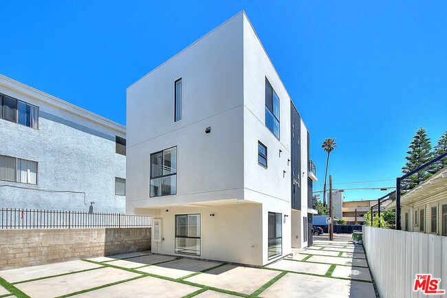 Building Photo - 1013 N Wilton Pl