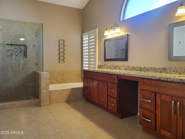 Building Photo - 12059 N 110th St