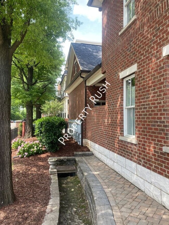 Building Photo - 105 E 3rd St