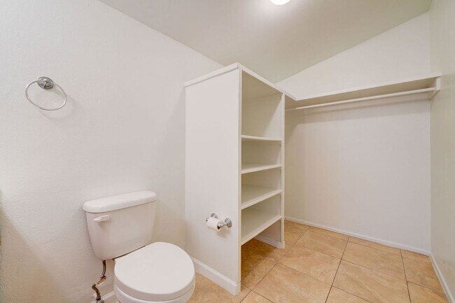 Building Photo - 9316 E Balsam Ave
