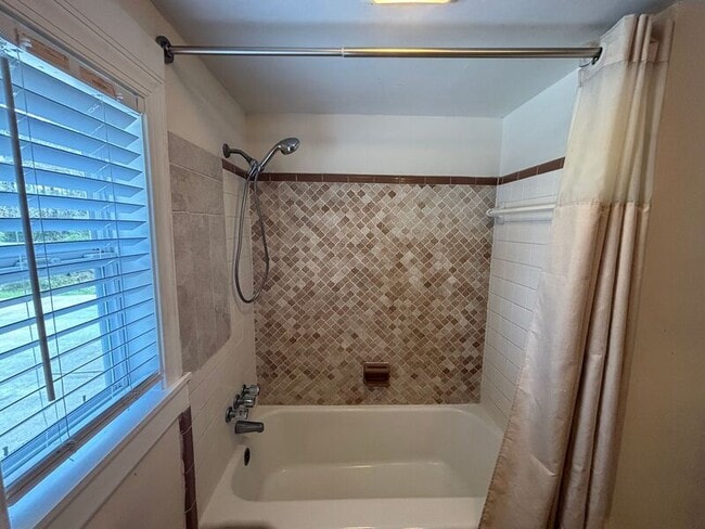 Building Photo - 720 Riverland Dr