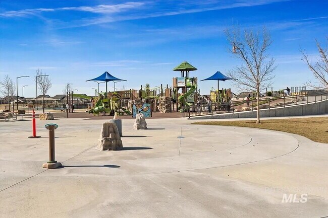 Building Photo - Functionality and convenience! Minutes from one of Meridian's most fantastic parks, with pools, p...